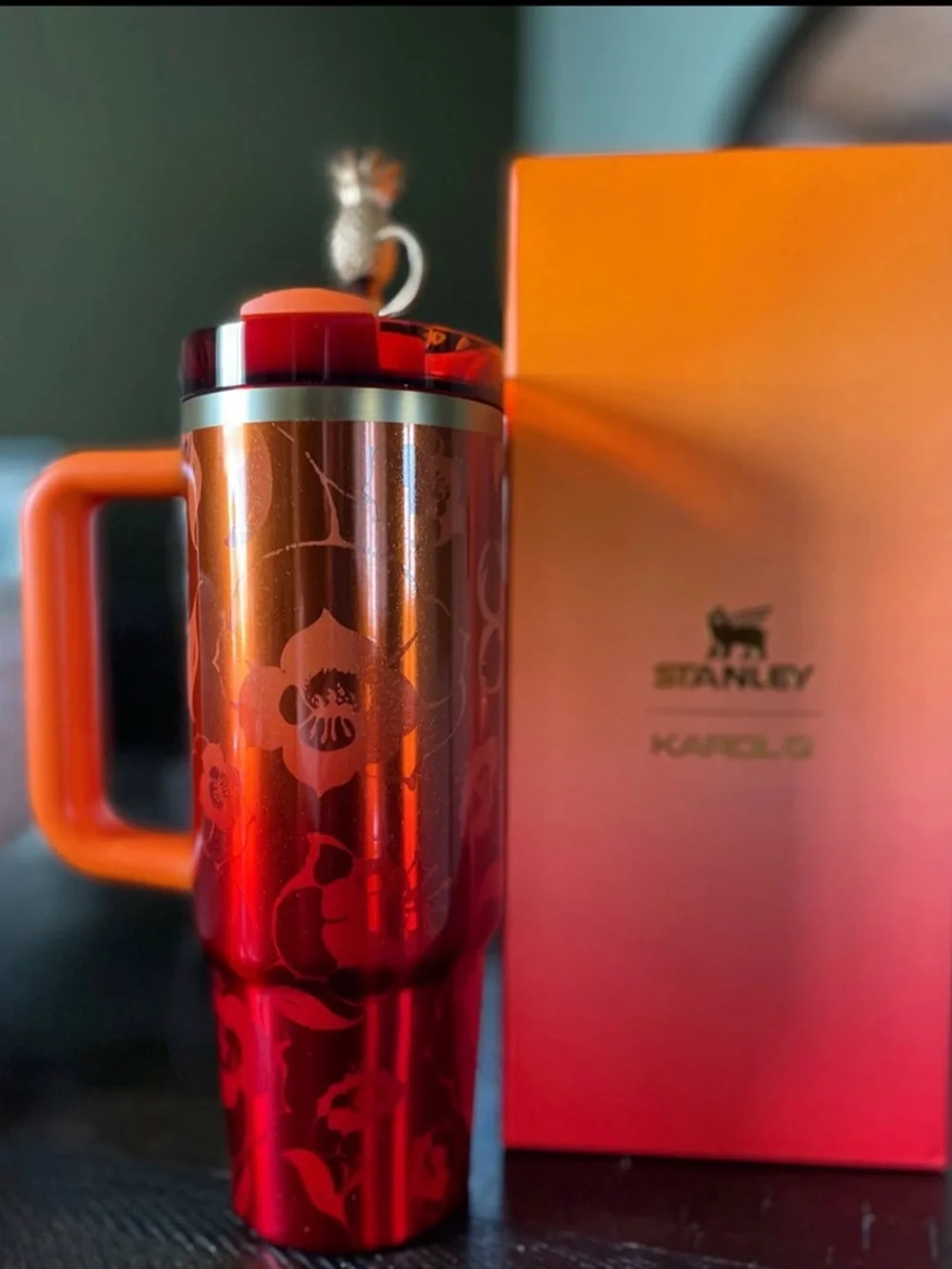 Stanley x Karol g 40oz - Picture 2 of 2